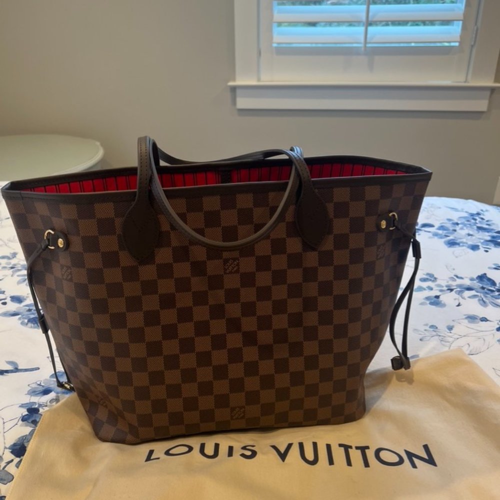 Neverfull MM--New Never Worn--Includes Removable Zipped Pouch
